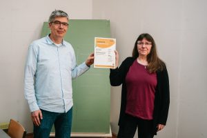 Erik Klaas, CTO, 8tree and Pia Böttcher, VP Operations, 8tree with the ISO9001 certificate.